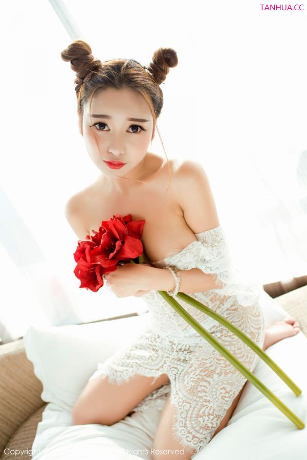 李梓熙  E杯欧派美女李梓熙 白色蕾丝透明裹身裙第9张图片